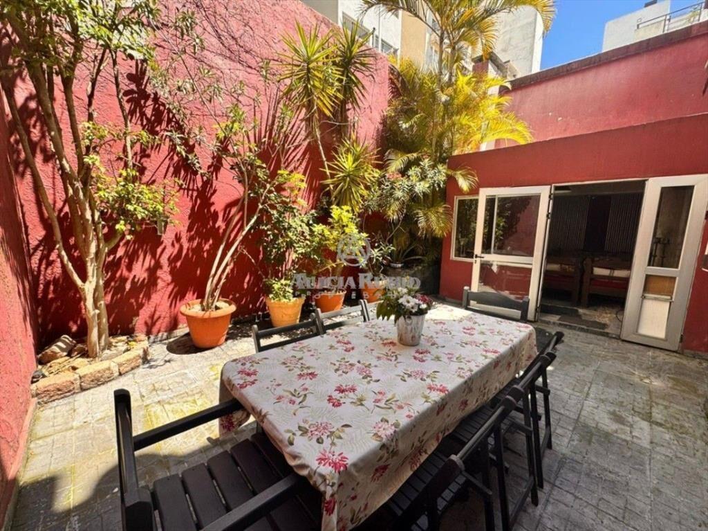 CASA DE ESTILO A 2 CUADRAS DE RAMBLA POCITOS. BENITO LAM...