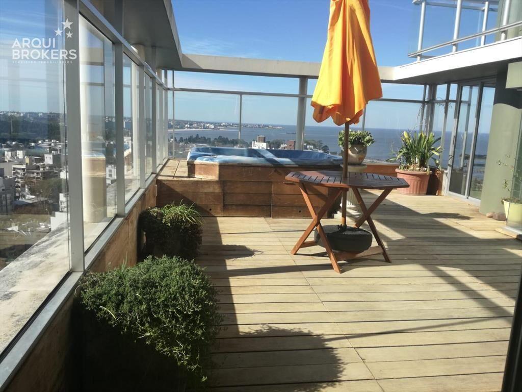 Apartamento penthouse  de 3 dormitorios en venta en Puerto