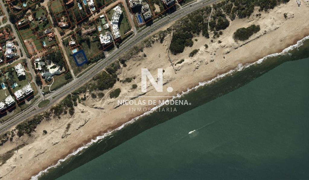 Lote en Primera fila de playa brava, frente al