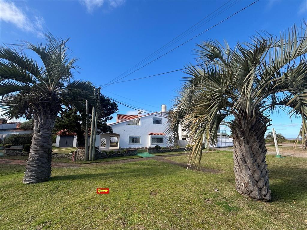 Venta de Casa Frente al mar en Atlántida - 4 dormitorios