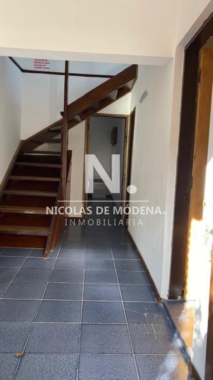 Casa de 3 dor mas apto al fondo con 2 dor en el a