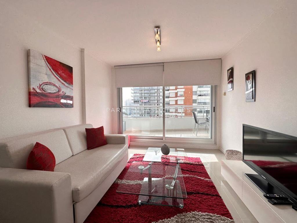 Apartamento de 2 dormitorios en venta en Forest Tower II, P