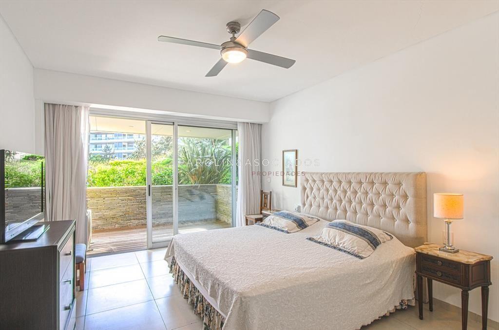 Apartamento en venta en edificio Brava 28, Punta