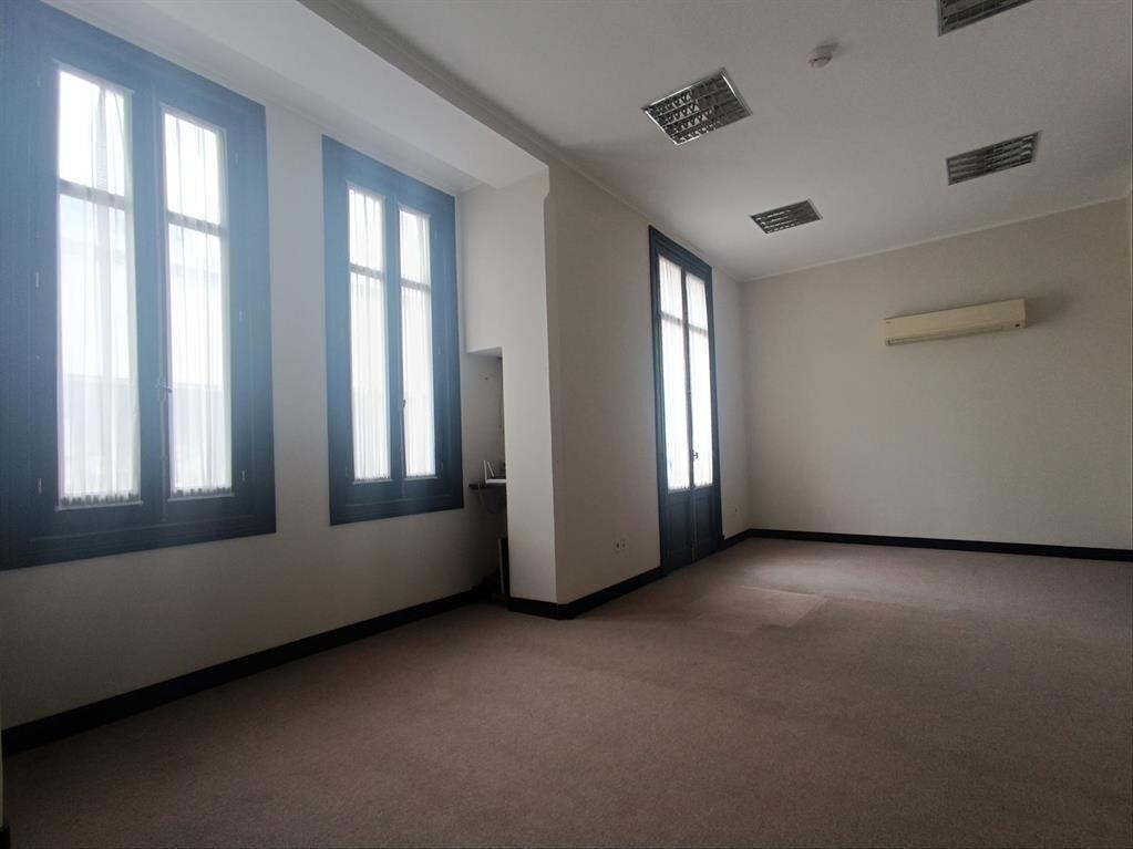 ALQUILER-OFICINA- CIUDAD VIEJA - PARA ENTRAR
