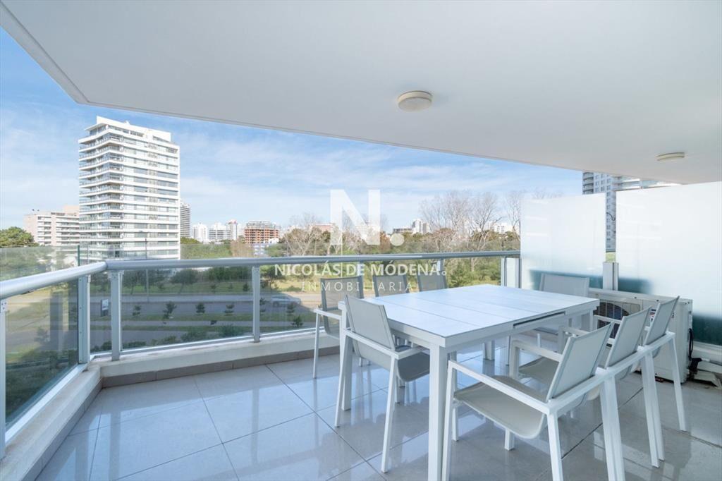 En venta apartamento de 3 dormitorios en suite,