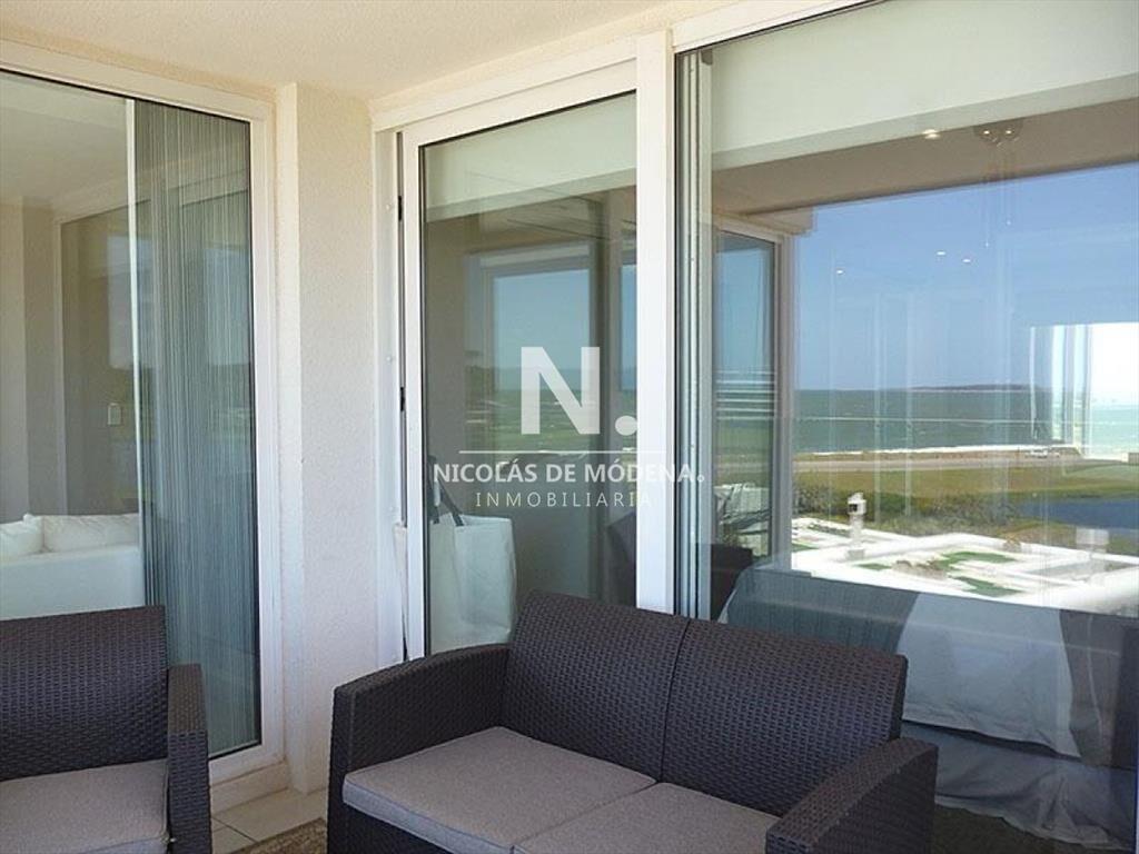 Vende Apartamento de 3 dormitorios en Mansa Punta
