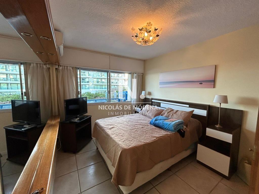 Vende apartamento frente al mar de 3 dormitorios en Peníns