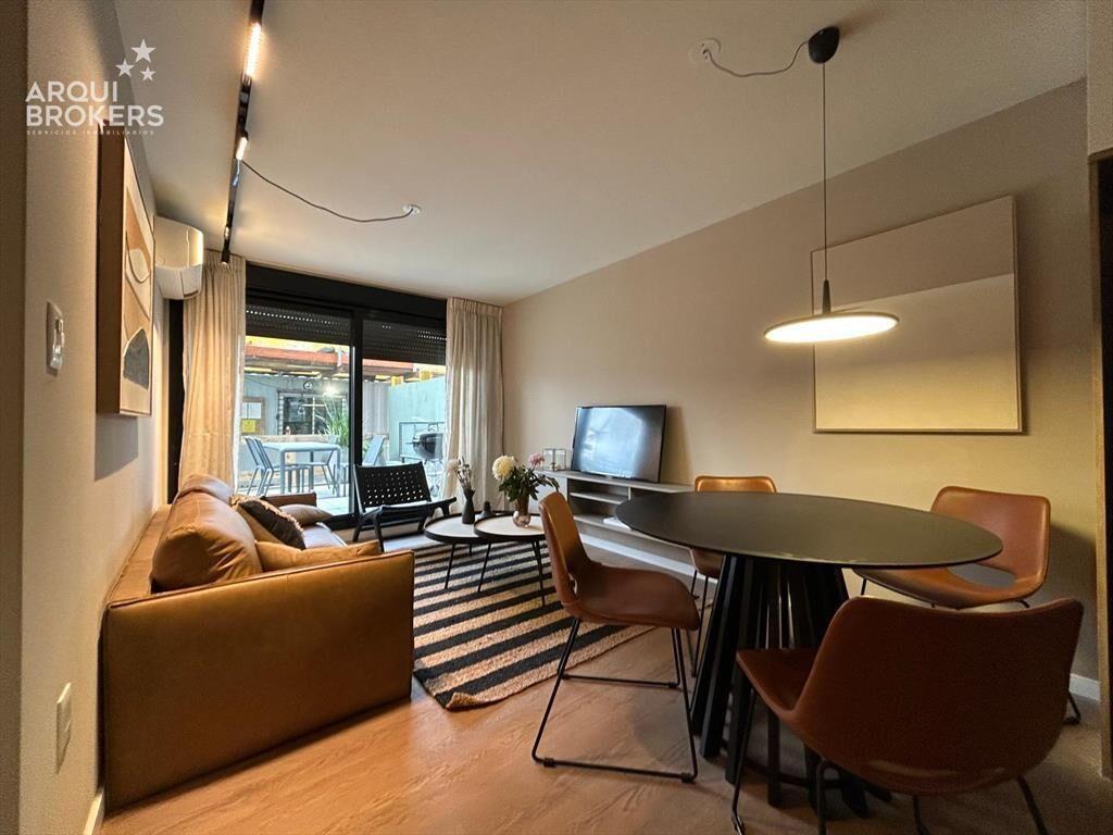 Apartamento penthouse de dos dormitorios en venta en Buceo