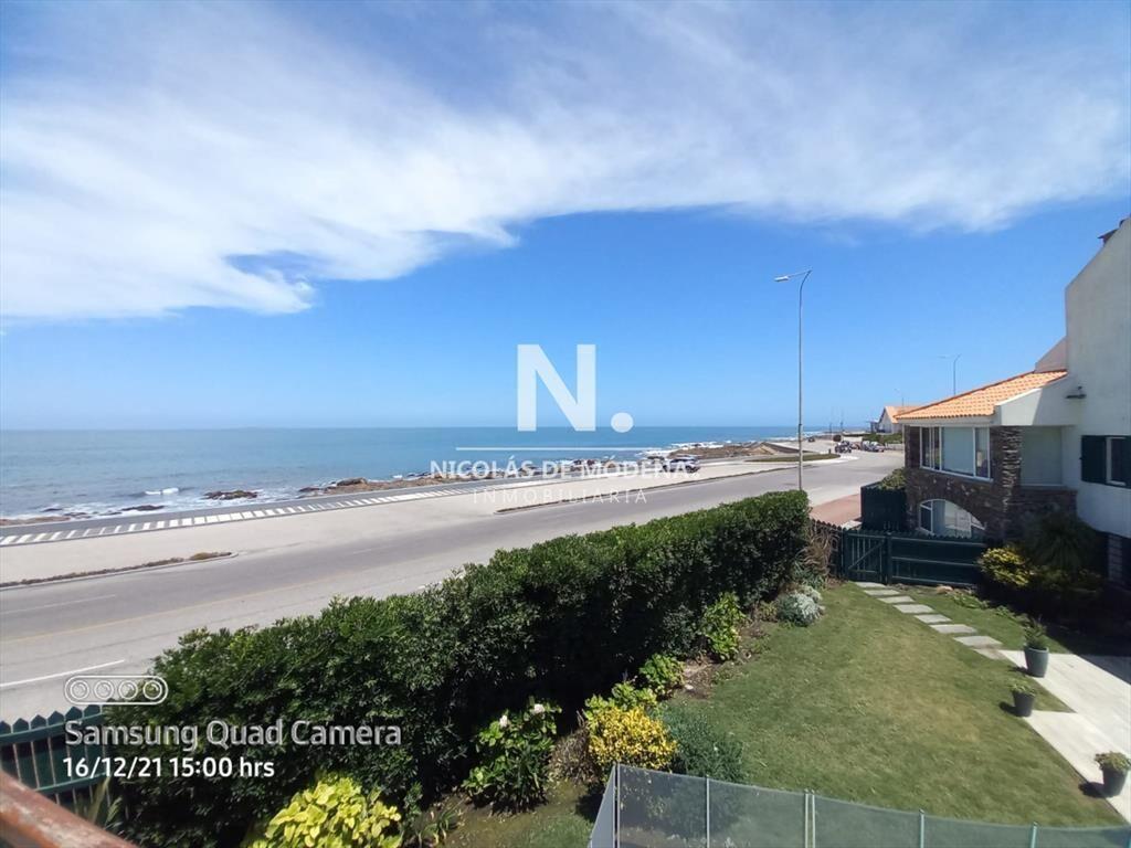Vende casa en excelente estado, reciclada. De 6