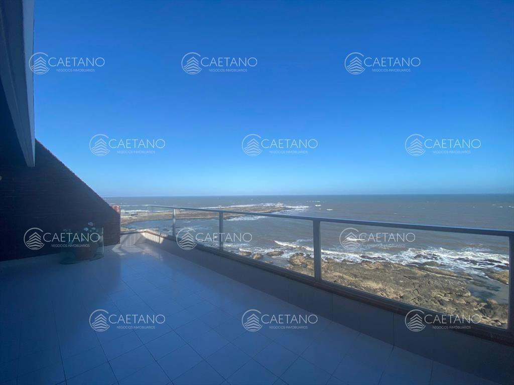 Pent-house de lujo sobre el mar en península de