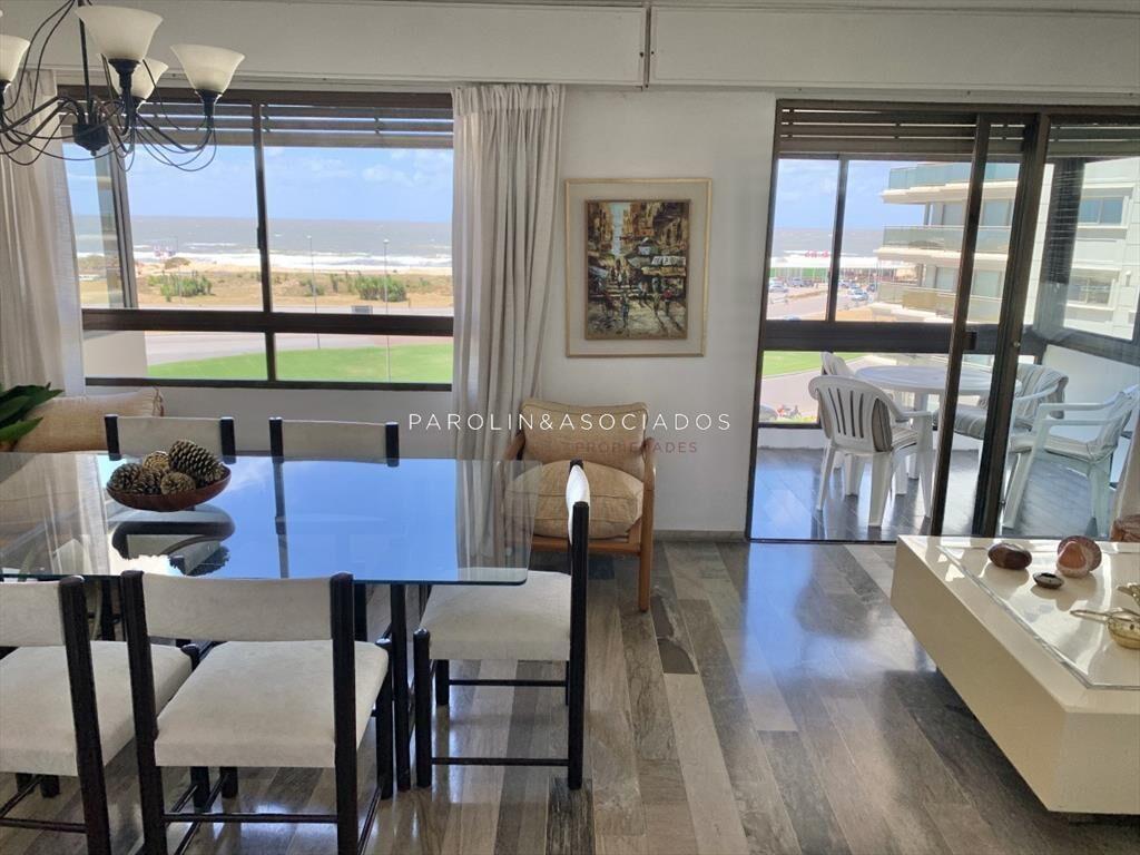 Apartamento en venta de 2 dormitorios en Parquemar Center B