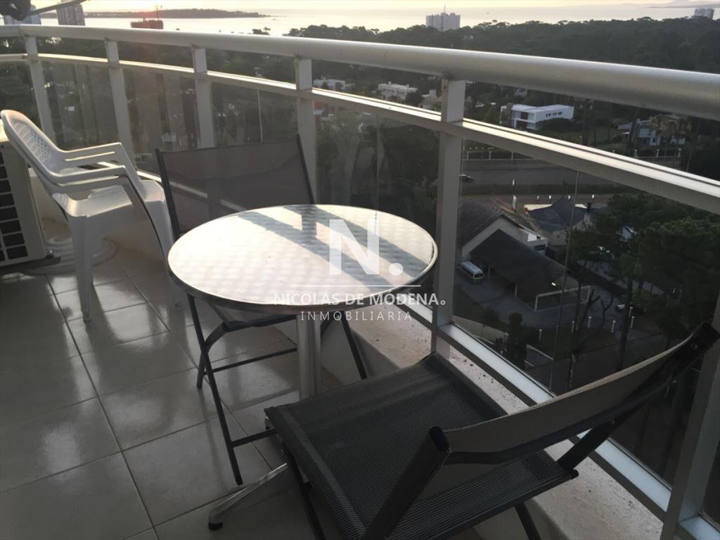 Apartamento de 2 dormitorios en Torre Amadeus con