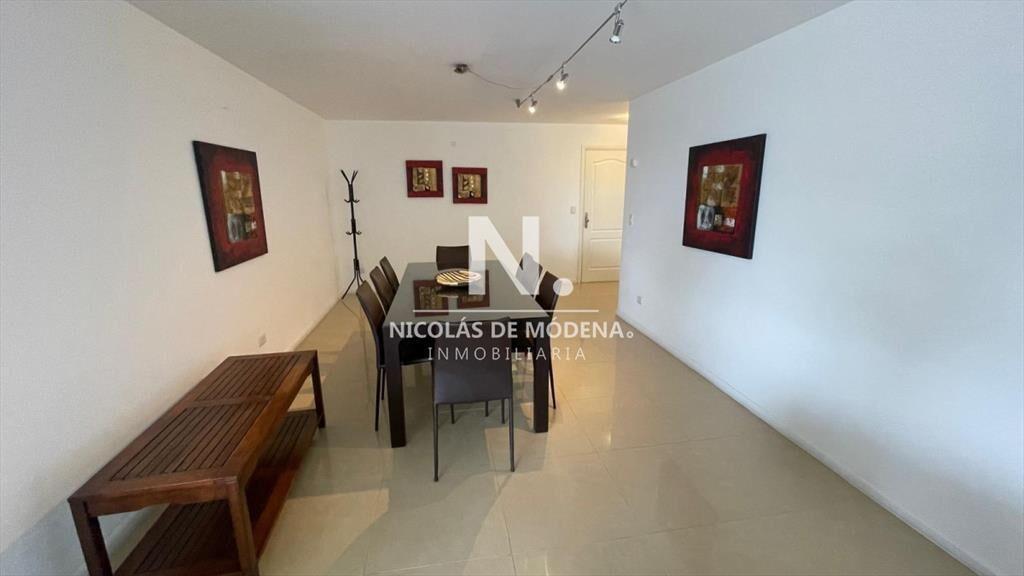 Apartamento en venta de 3 dormitorios y dependencia en Pun