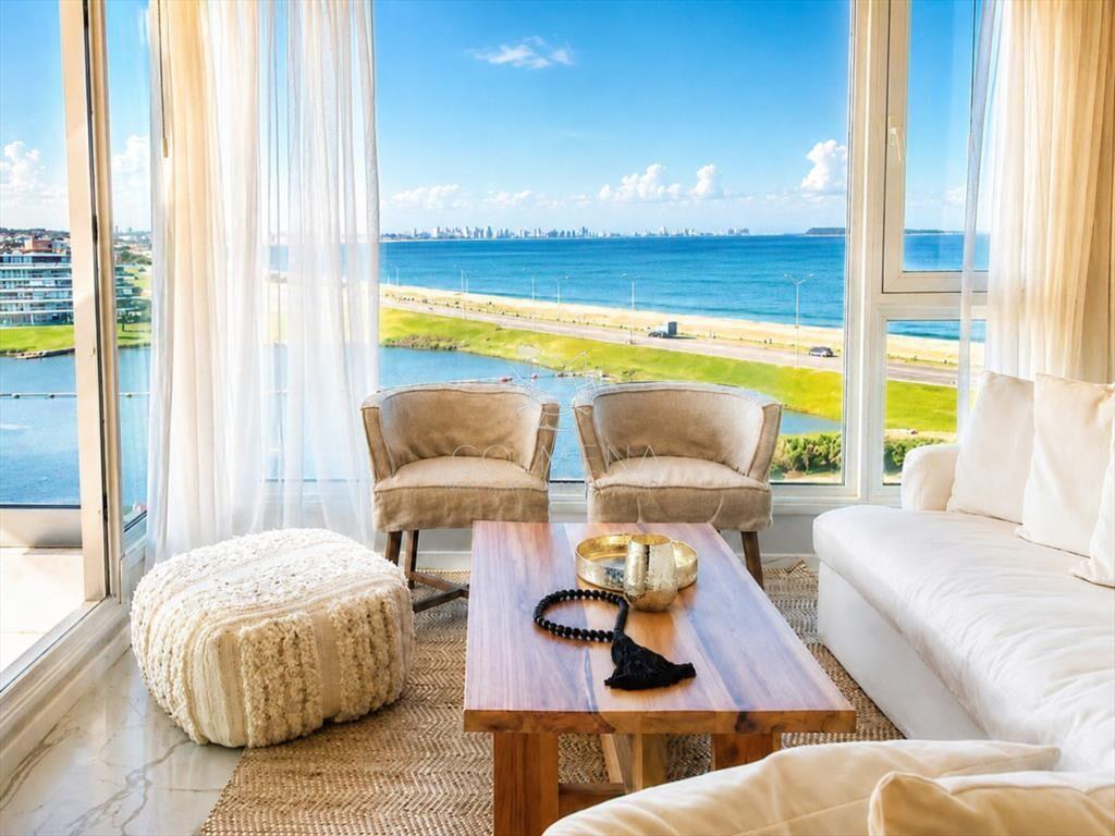 Vende apartamento con vista al mar de 3 suites,