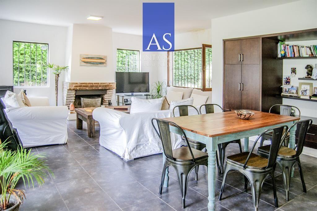Exclusiva Casa a 60 Metros del Mar en Playa Mansa | 5 Dormi