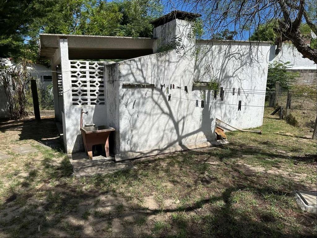 Exclusiva Residencia en San Luis: Amplio Terreno con Acceso