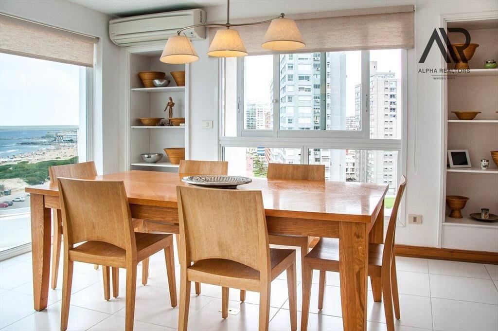 Apartamento en venta c/ cochera en Playa Brava