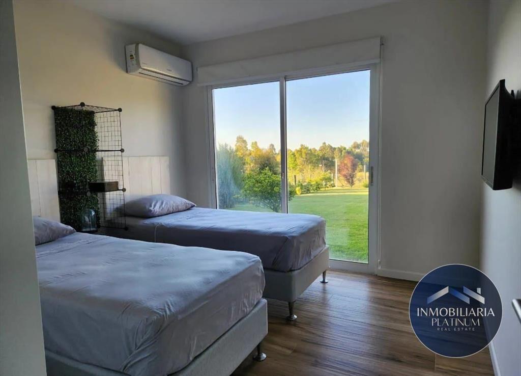 Casa en venta c/ cochera en La Tahona