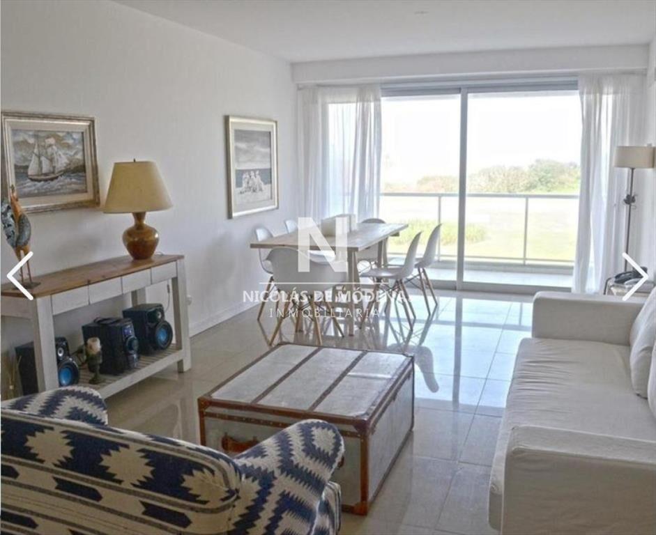 Vende apartamento de 3 dormitorios con balcon en
