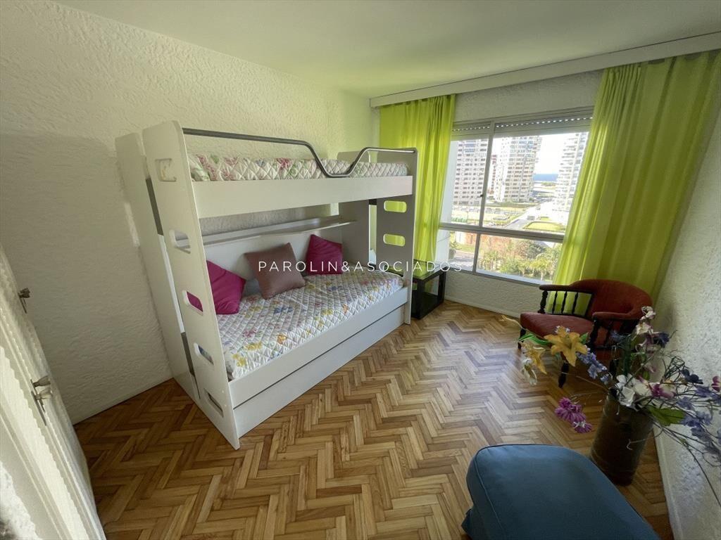 Apartamento en primera línea en edificio Malecón, Punta d