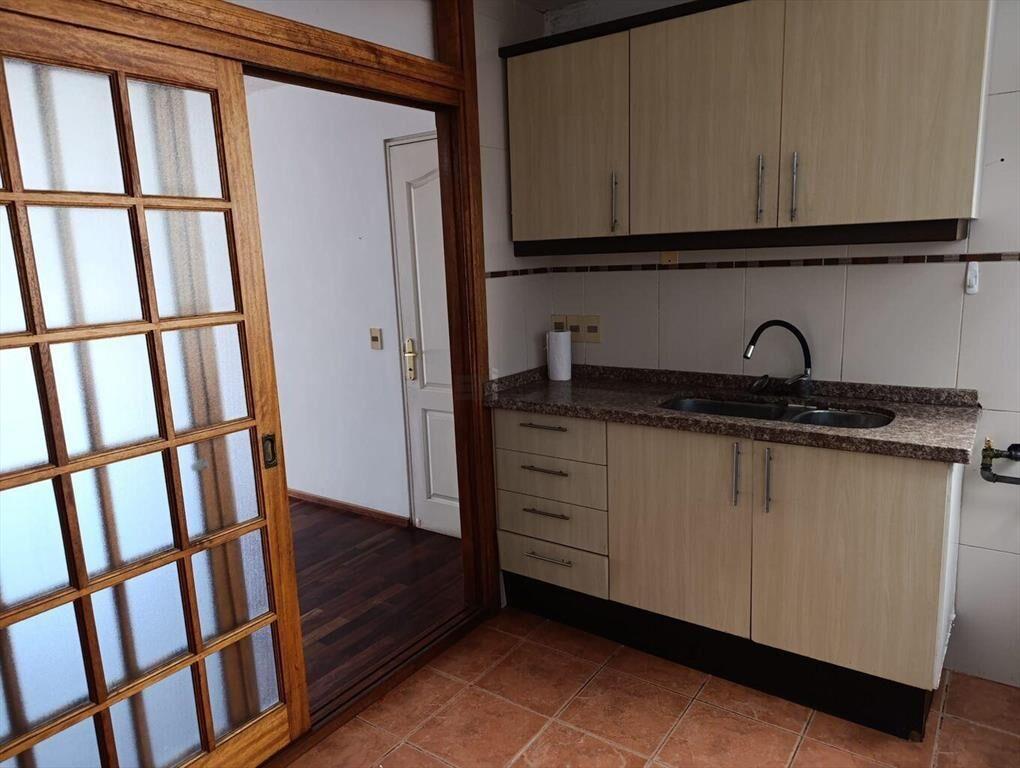 Se alquila Apartamento de 3 dormitorios con balcón en Punta