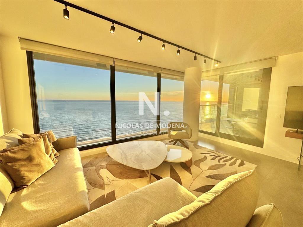 Apartamento frente al mar en Playa Mansa   ? del