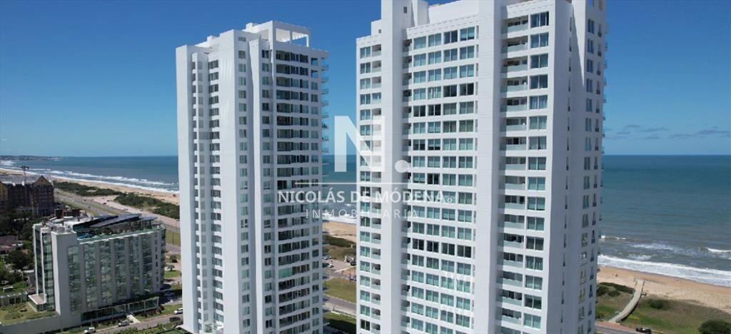 Vende departamento de 3 dormitorios en Punta del