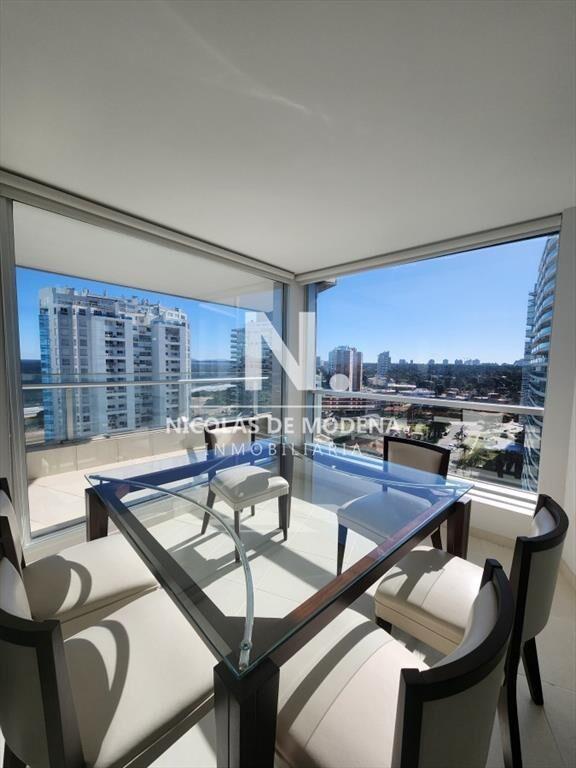 Vende apartamento de 3 dormitorios en Mansa- Punta del Este