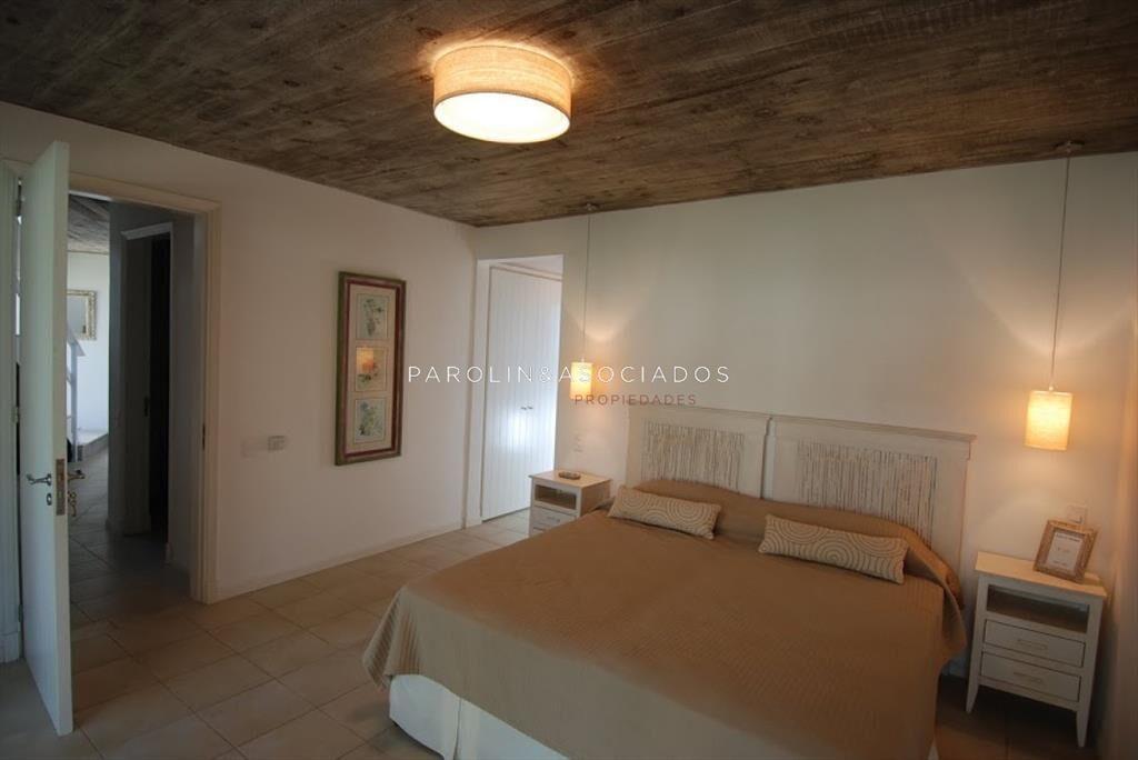 Casa en venta de 4 dormitorios en Laguna Blanca