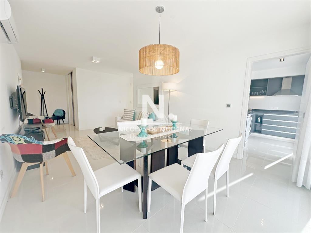 Vende apartamento de 2 dormitorios con losa radiante, garaj