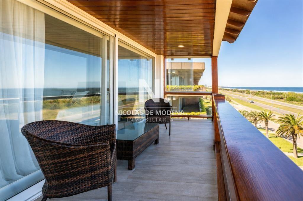 En venta apartamento de 3 dormitorios con vista