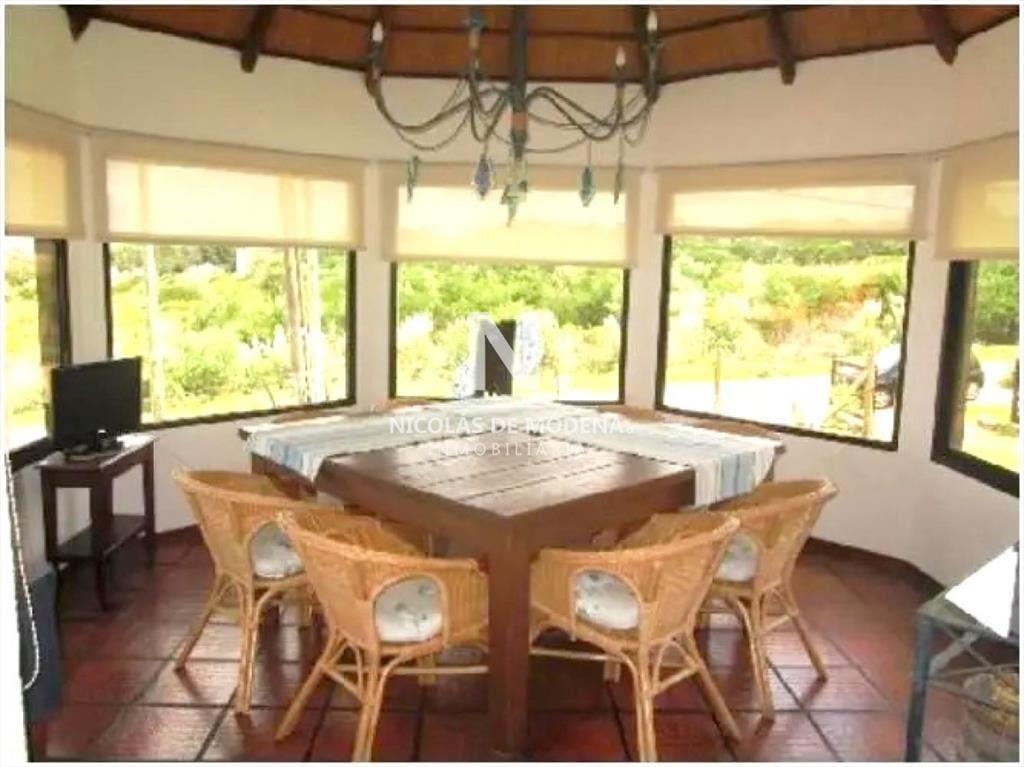Se vende casa en Manantiales, de 3 dormitorios al