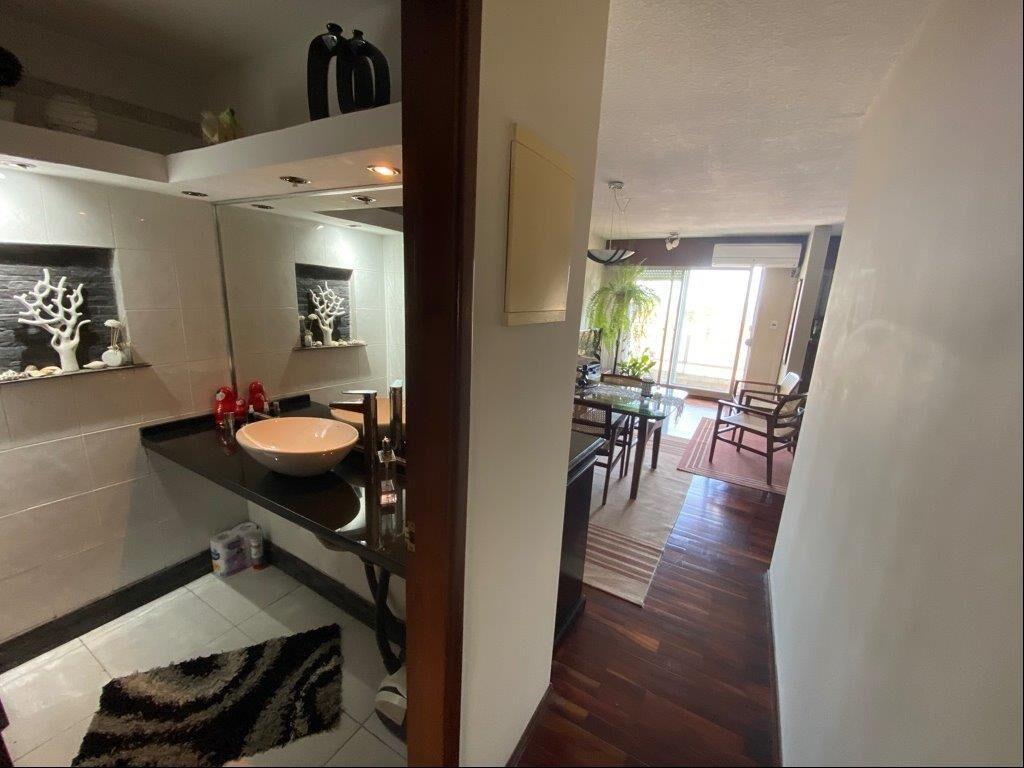 APARTAMENTO DE NIVEL EN 1ERA LINEA 3 DORMITORIOS GRAN PATIO