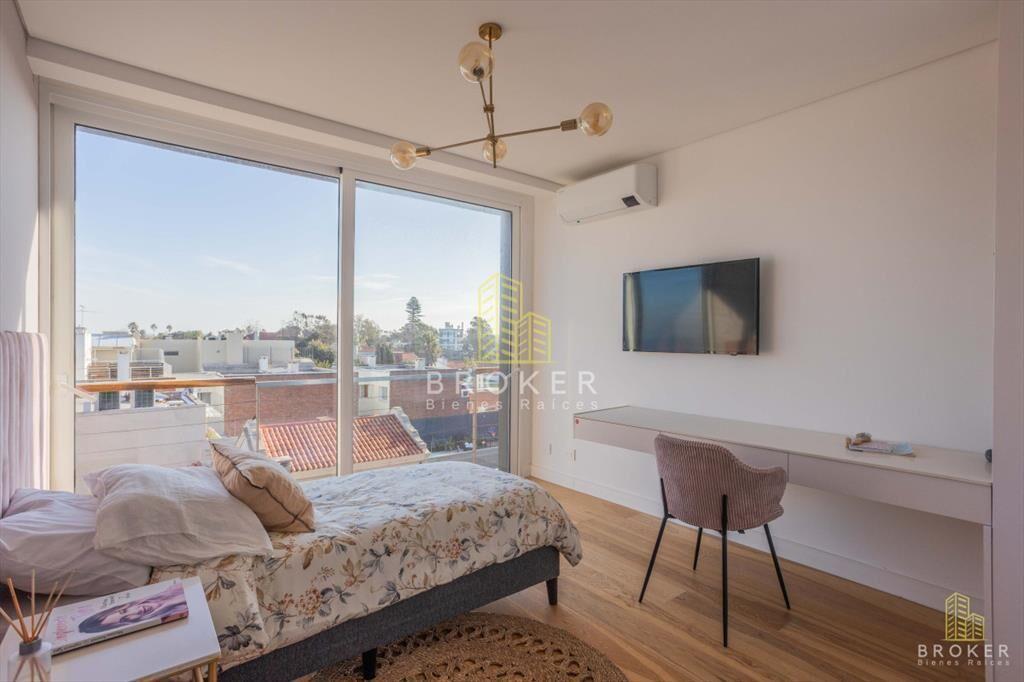 Apartamento en Rambla de Carrasco 4 dormitorios 5