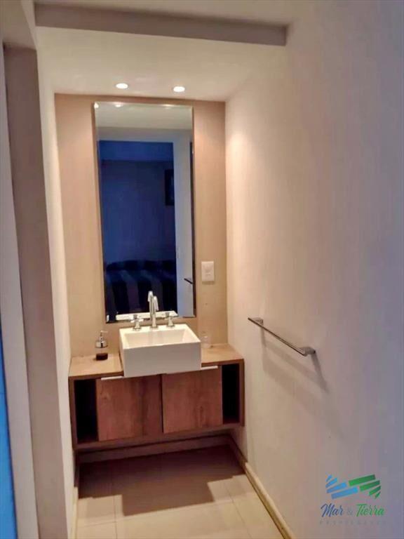Vendo apartamento a 1 cuadra del puerto, edificio