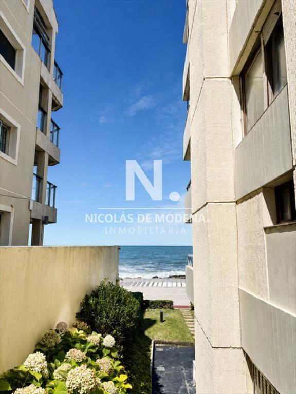 En venta apartamento de 3 dormitorios en Punta al