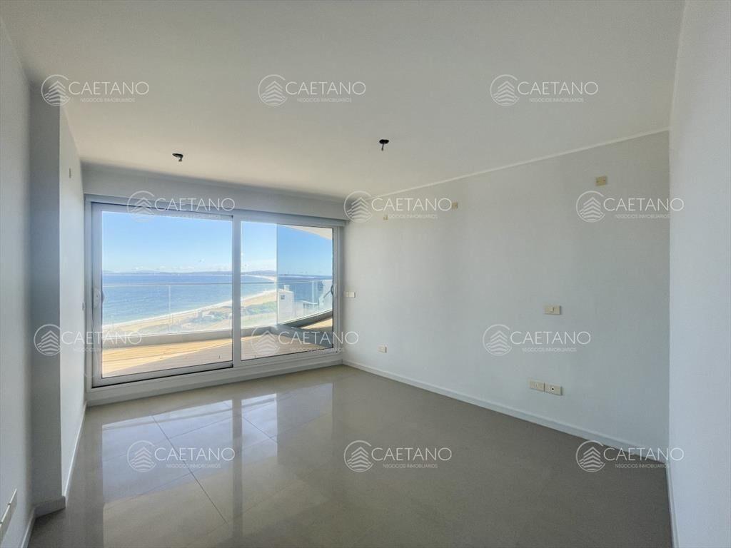 Venta apartamento. 3 Dormitorios. Playa mansa,