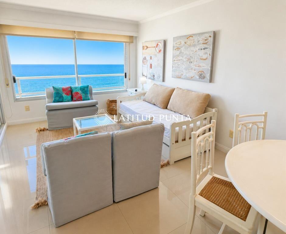 Apartamento en venta frente al mar, parada 19