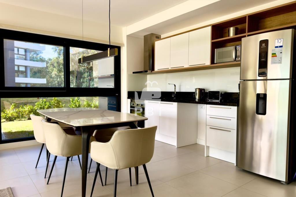 Apartamento de 2 dormitorios en Crystal Views, -