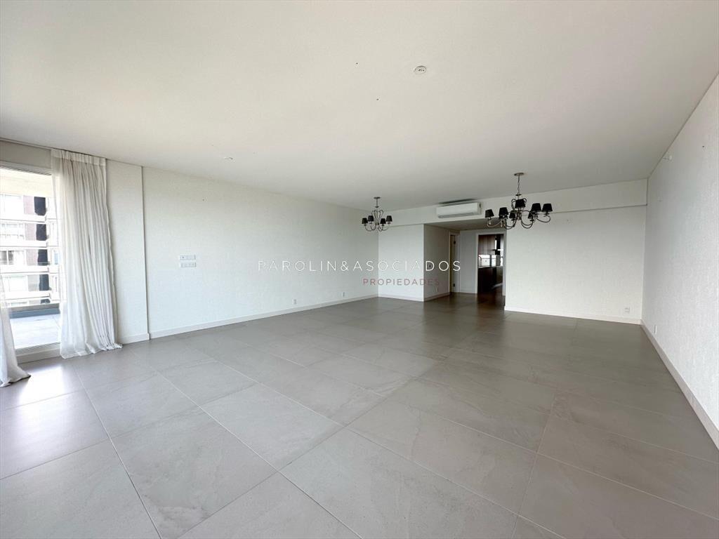 Apartamento en venta de 3 dormitorios en Le Parc