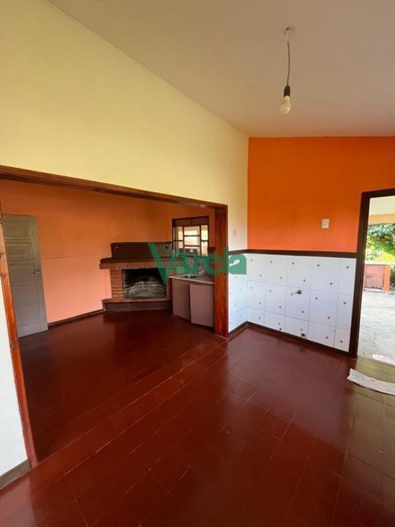 Venta de casa en Salinas, chalÃ© de tejas, 3