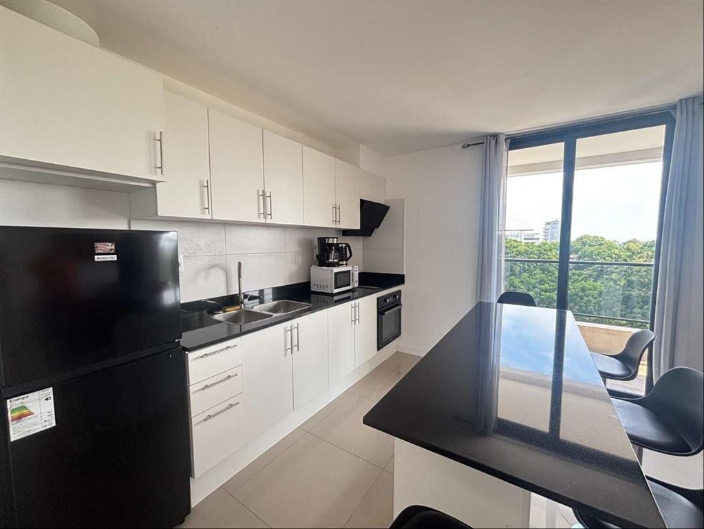 Alquiler anual de apartamento de 2 dormitorios con cochera-