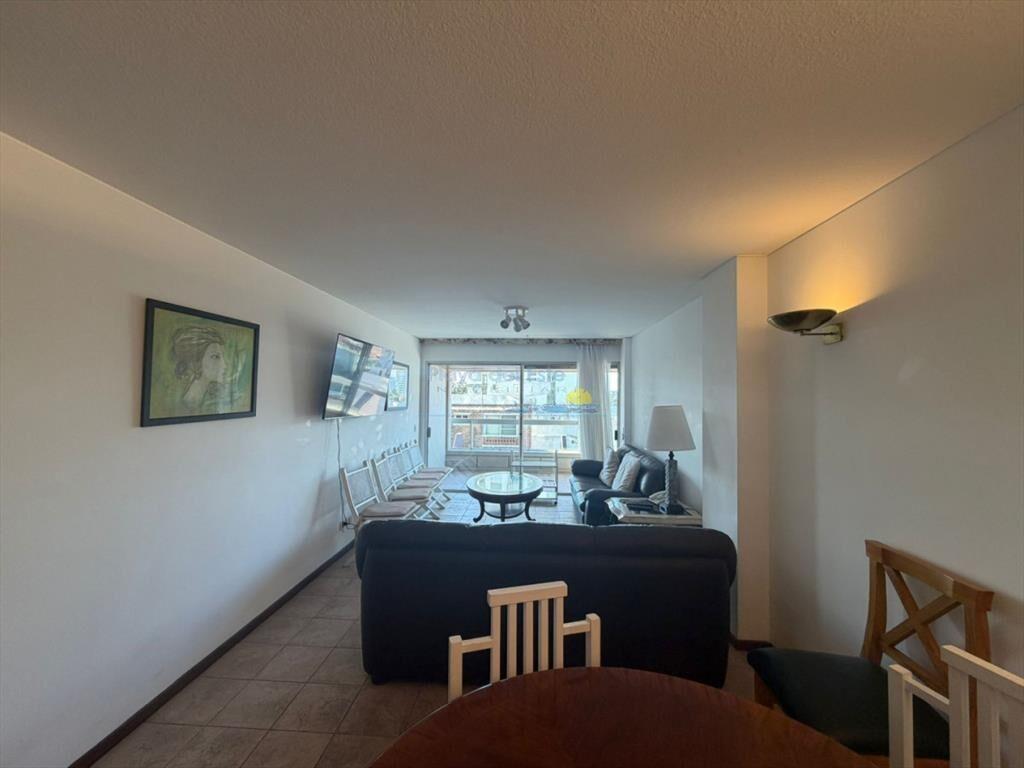 Apartamento de 3 dormitorios en alquiler anual e