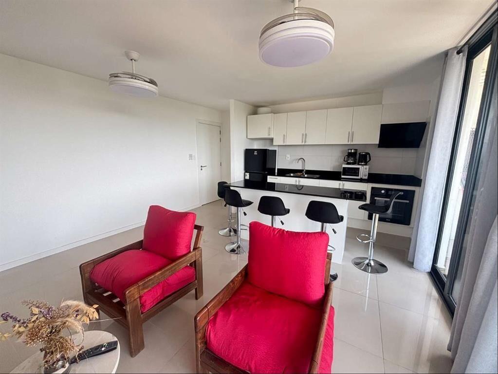 Alquiler anual de apartamento de 2 dormitorios con cochera-