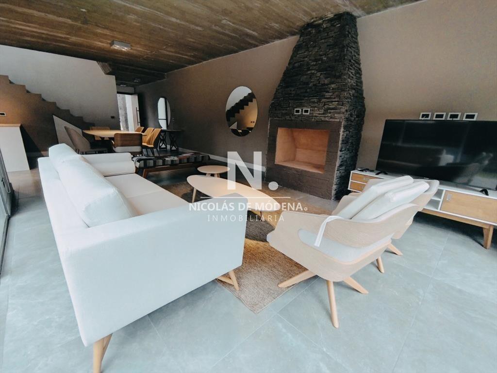 Espectacular casa en barrio Solanas, venta