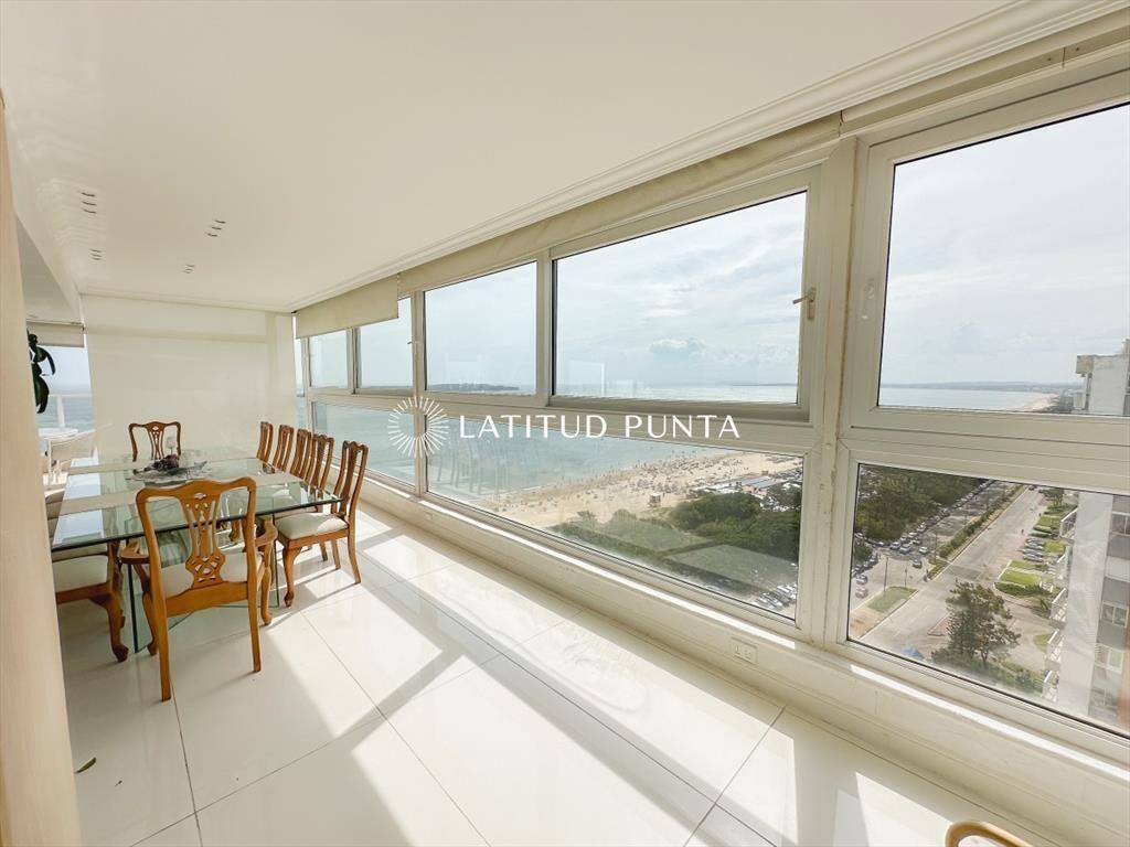 Mansa, pent house sobre primera linea