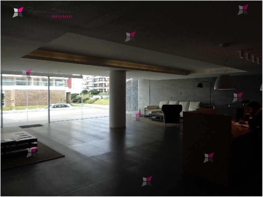VENTA DE APARTAMENTO DE 2 DORMITORIOS EN TORRE ESMERALDA PU