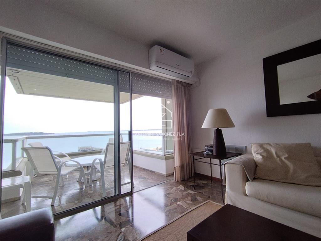 Apartamento en alquiler de 3 dormitorios frente al mar  en