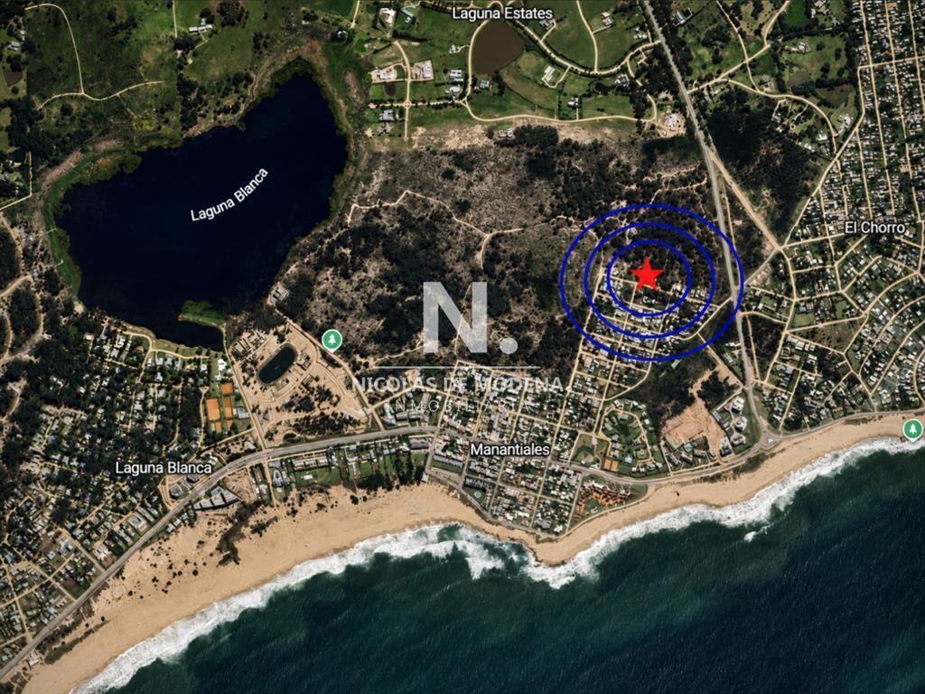En venta terreno de 400m2 en Manantiales,