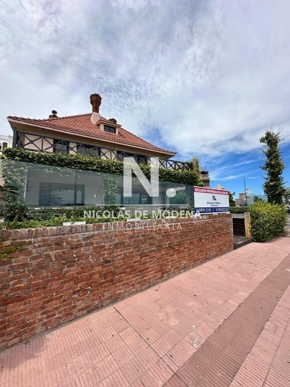 Casa de gran tamaÃ±o ubicada a pasos del Mar